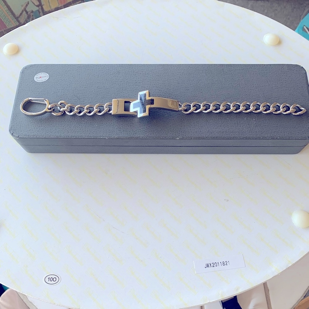 Men’s Stainless Steel Cross Bracelet 9-inch Beautiful